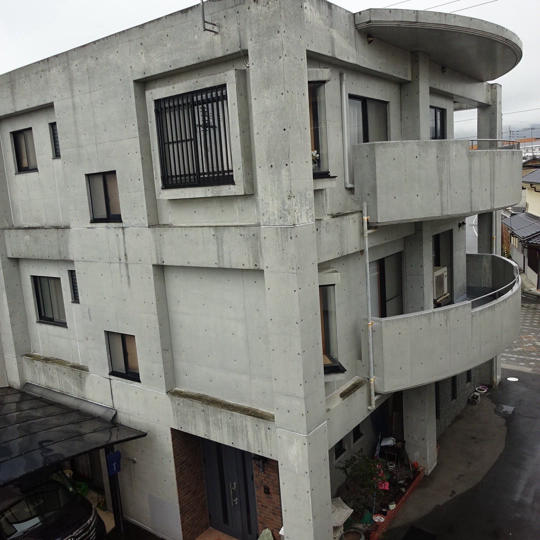 伊予市K様邸|施工前の3階建てコンクリート外壁