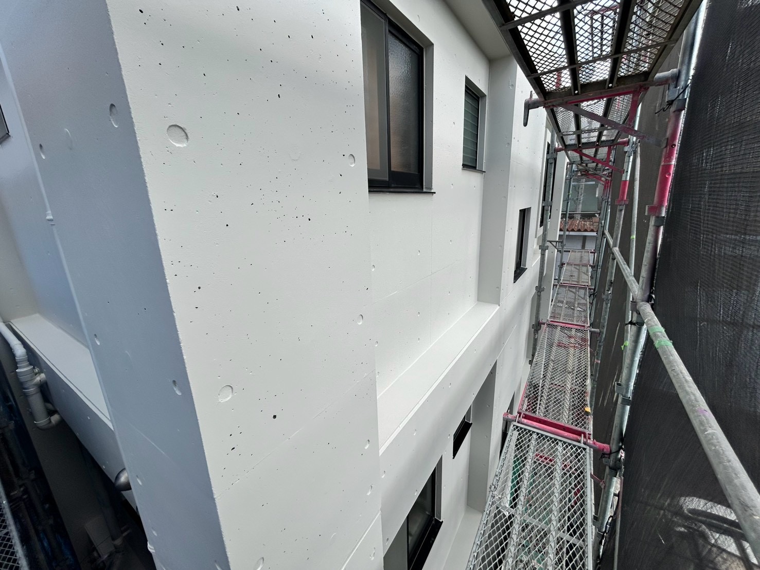 K様邸 3階建てコンクリート塗装工事施工中